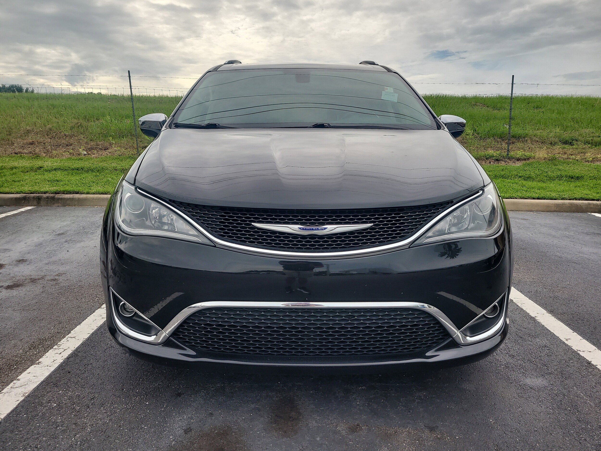 2019 Chrysler Pacifica Limited photo 2