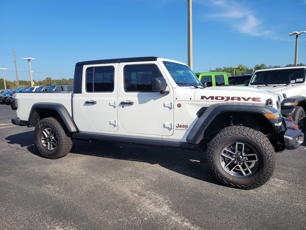 New 2025 Jeep Gladiator MOJAVE 4X4 Pickup