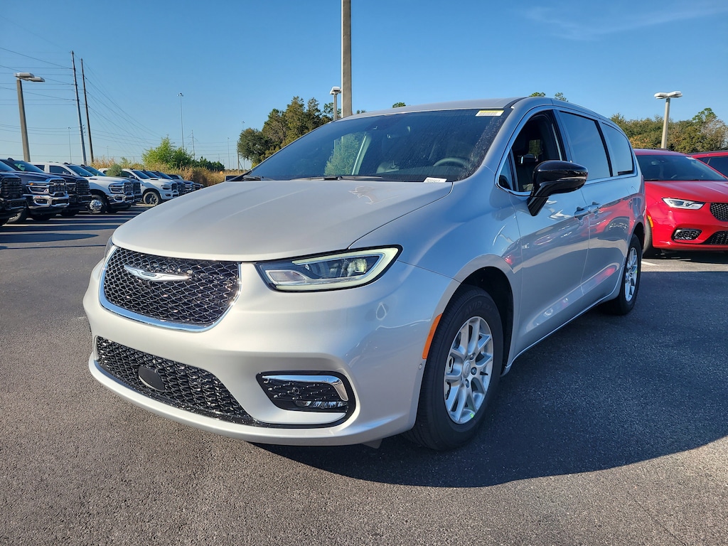New 2026 Chrysler Pacifica SELECT Passenger Van