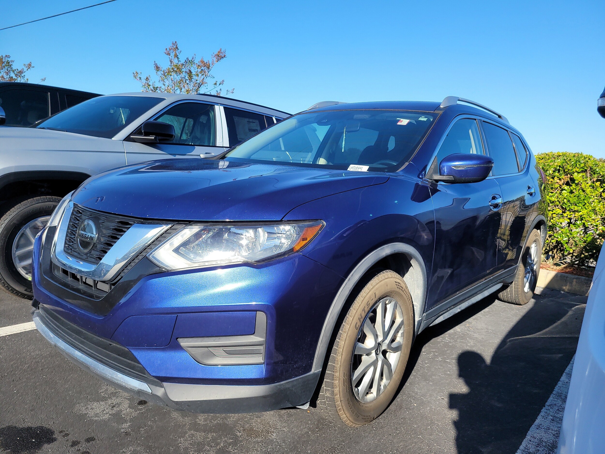 2020 Nissan Rogue SV photo 3