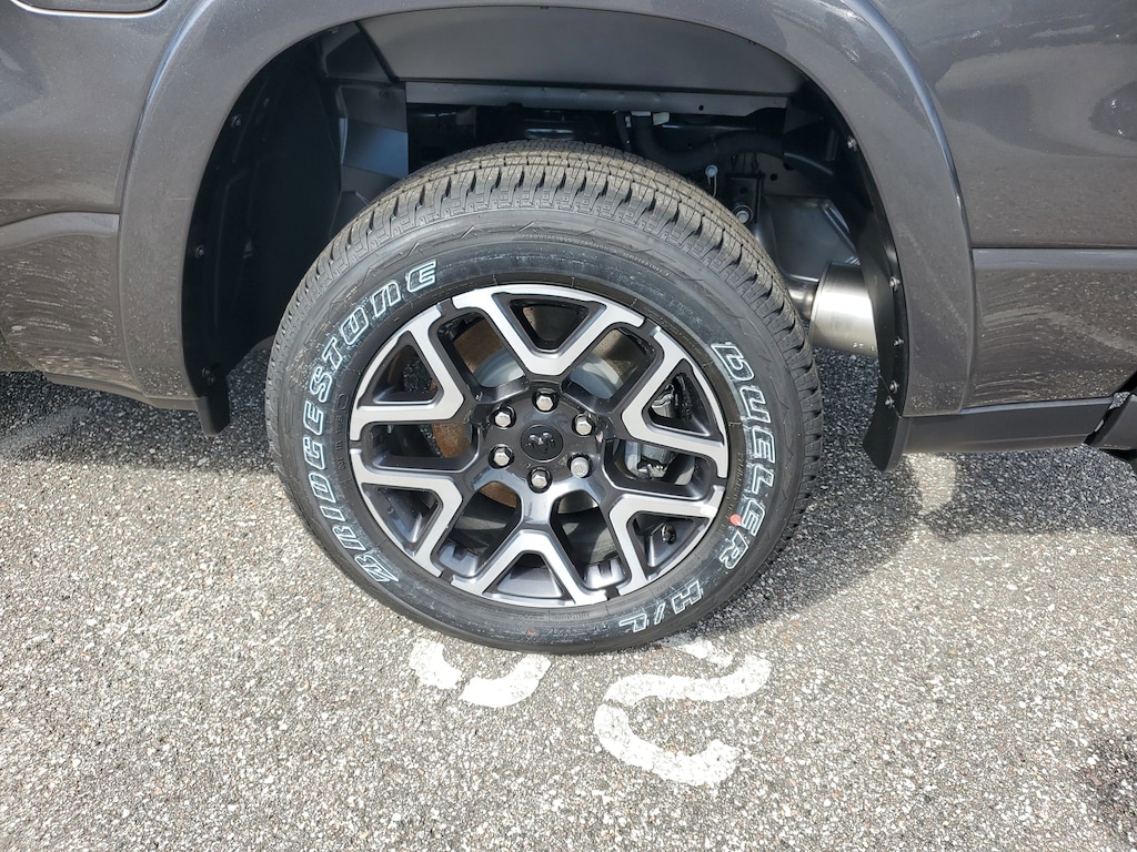 New 2026 Ram 1500 LARAMIE CREW CAB 4X4 5'7 BOX Pickup