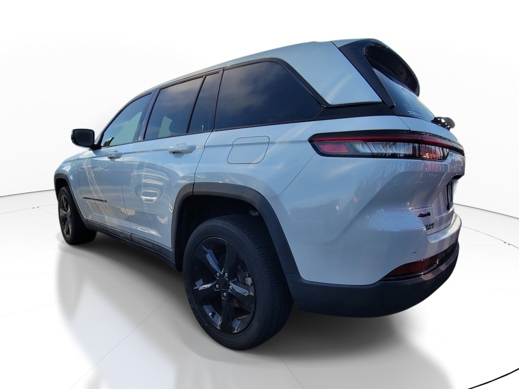 Used 2022 Jeep Grand Cherokee Laredo SUV