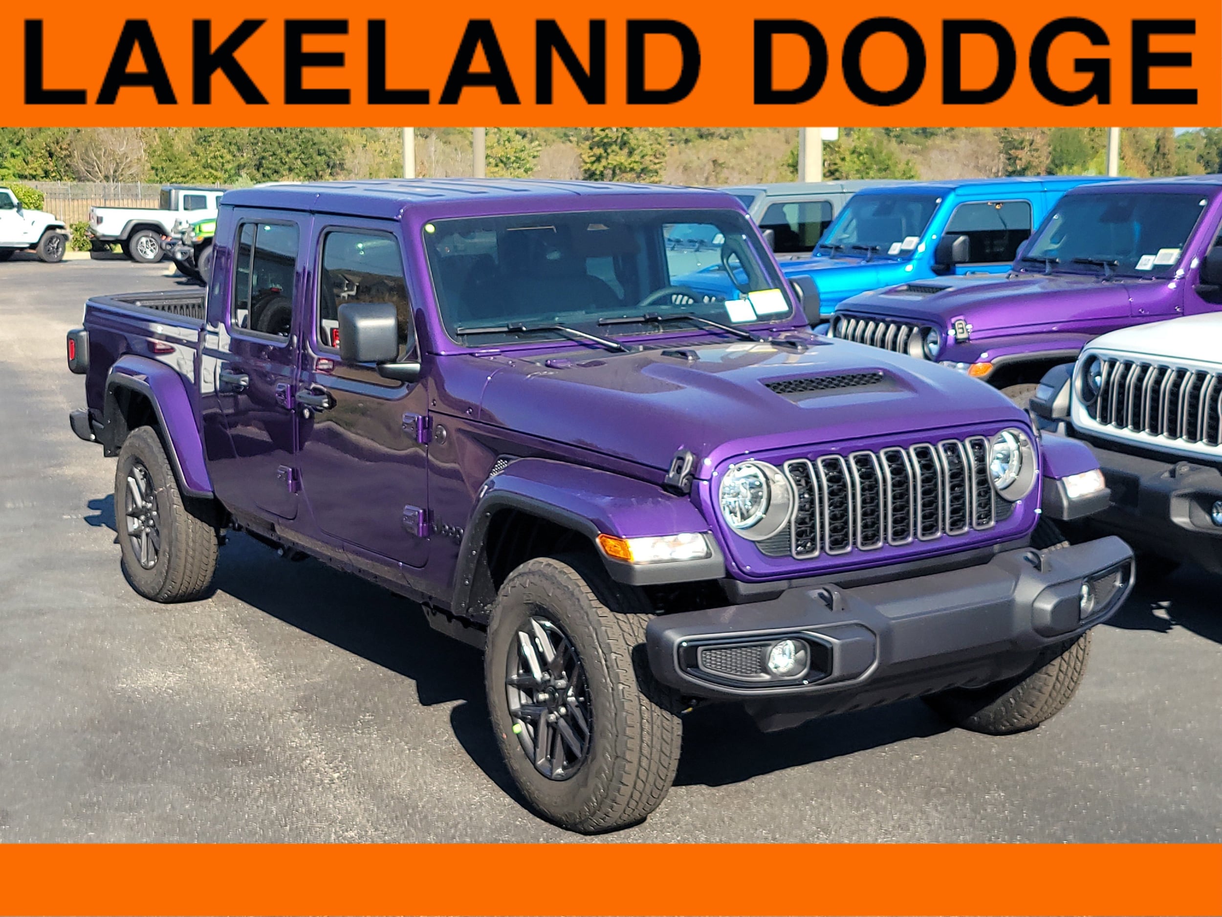 2026 Jeep Gladiator Sport S's photo