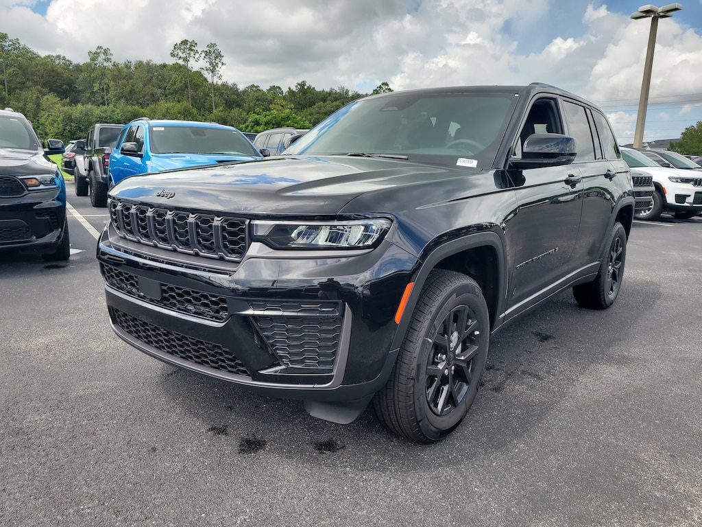 New 2026 Jeep Grand Cherokee LAREDO ALTITUDE 4X2 Sport Utility