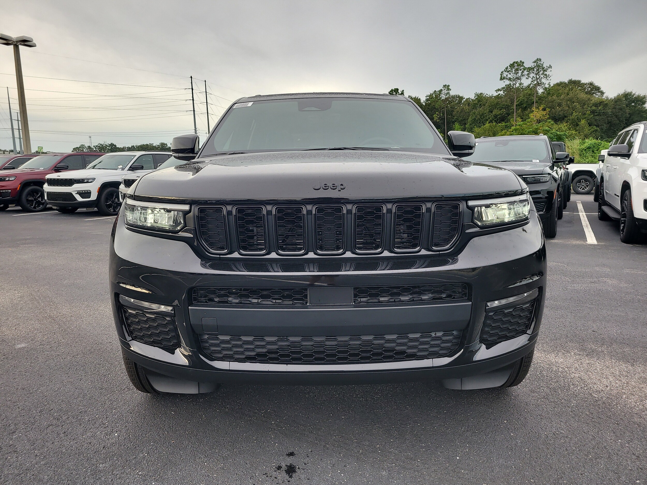 2025 Jeep Grand Cherokee Limited photo 3