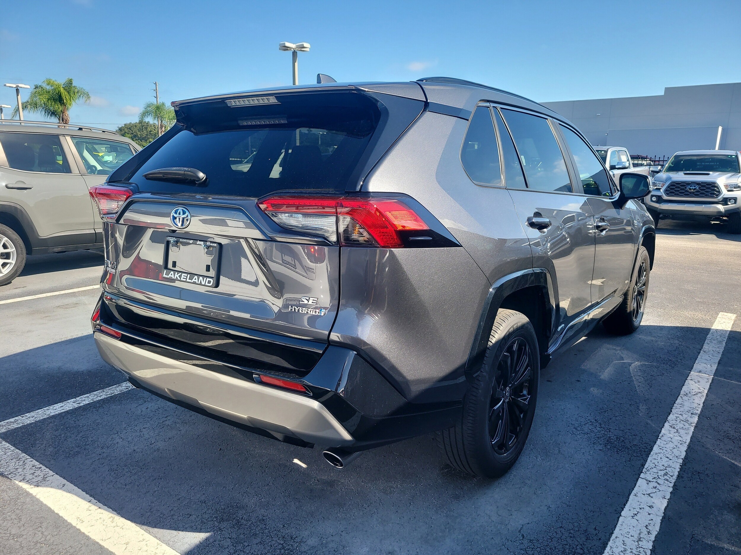 2023 Toyota RAV4 Hybrid SE photo 3