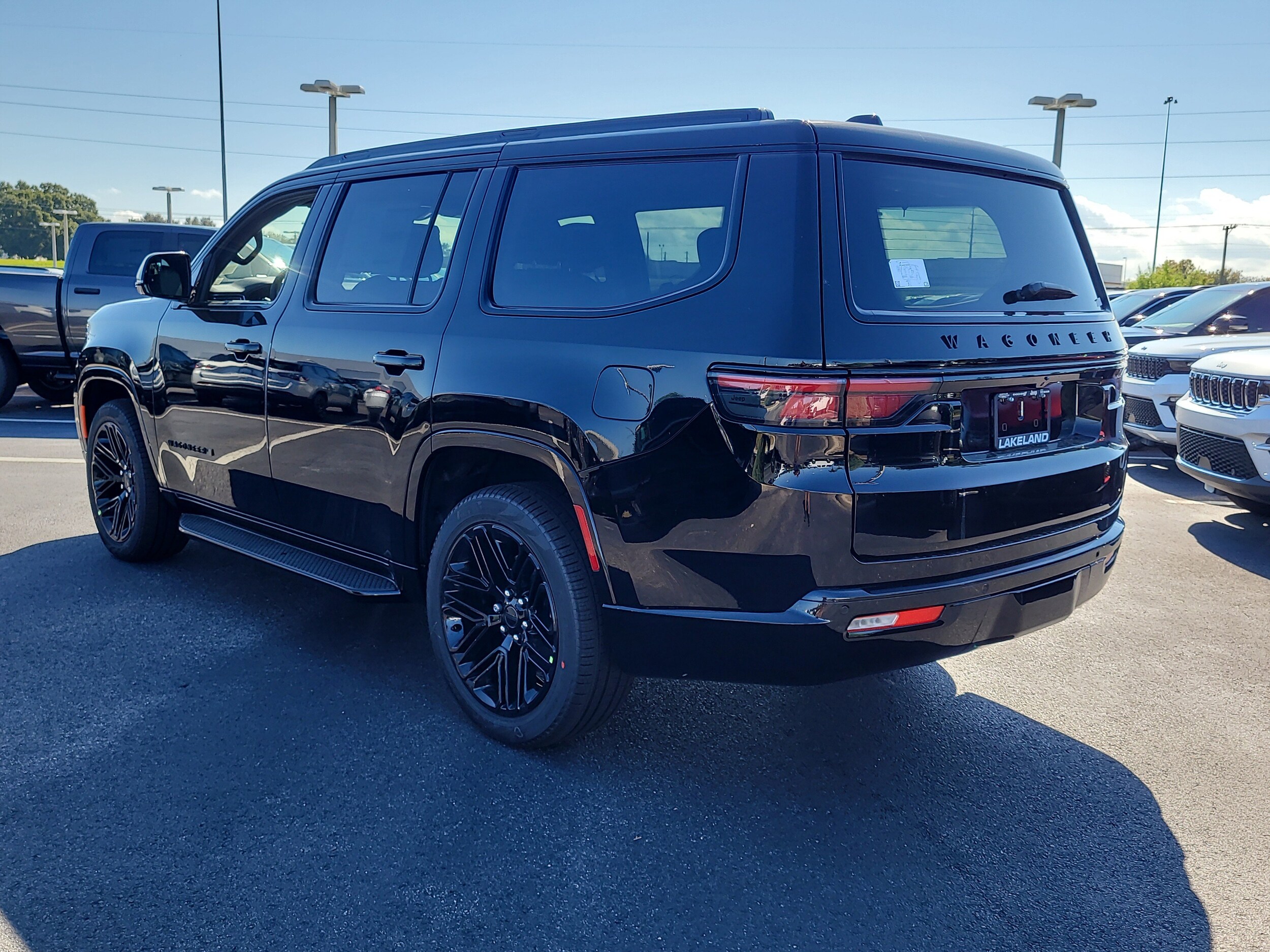 2025 Jeep Wagoneer Series II Carbide photo 2