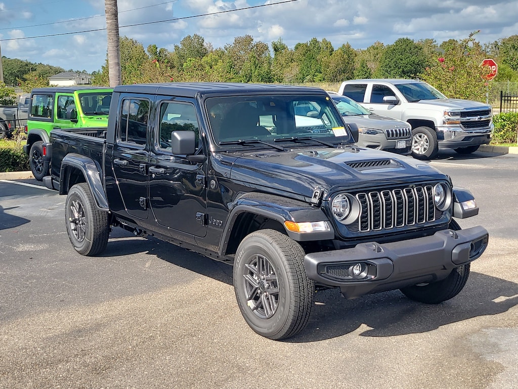 New 2025 Jeep Gladiator SPORT S 4X4 Pickup