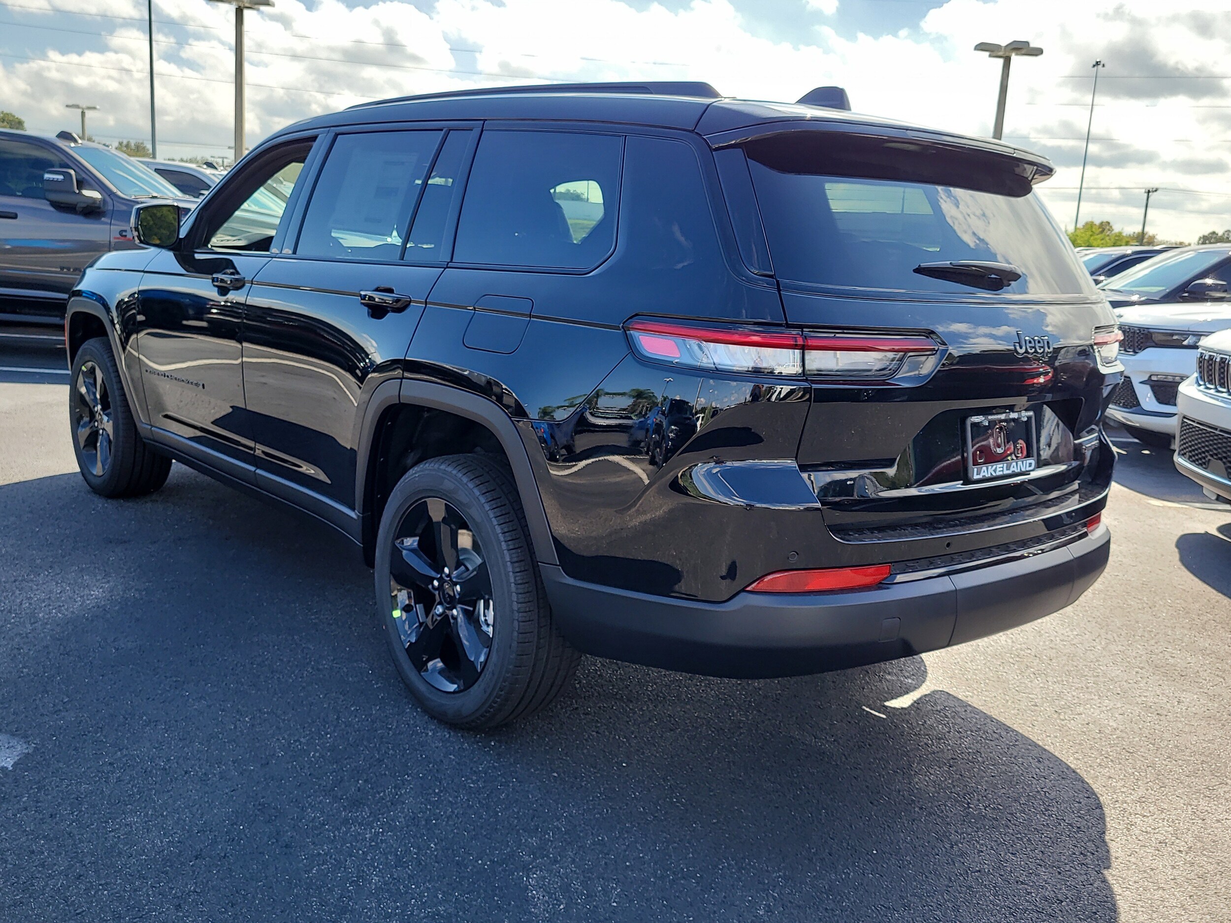2025 Jeep Grand Cherokee Limited photo 4