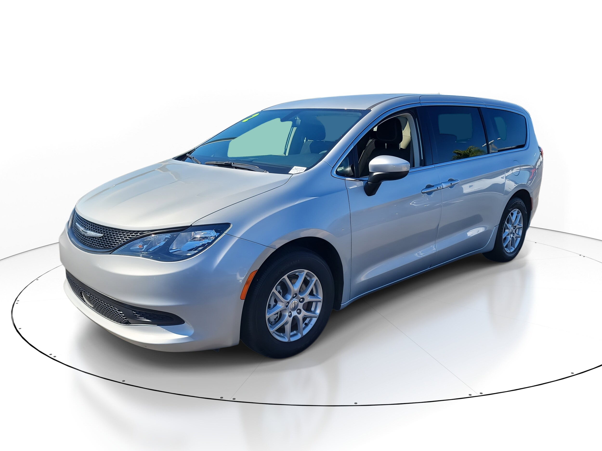 2022 Chrysler Voyager LX photo 3