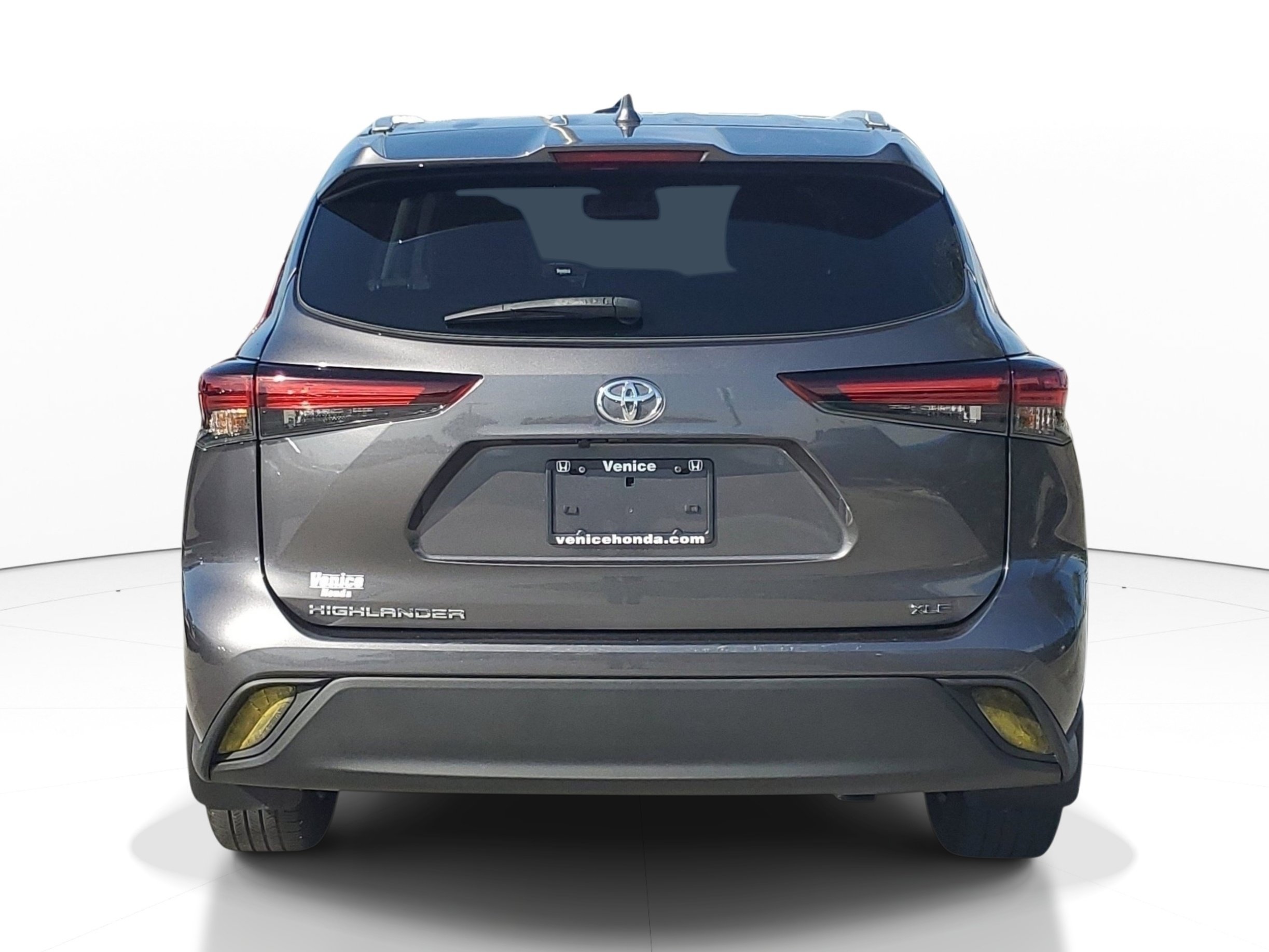 Used 2024 Toyota Highlander LE SUV