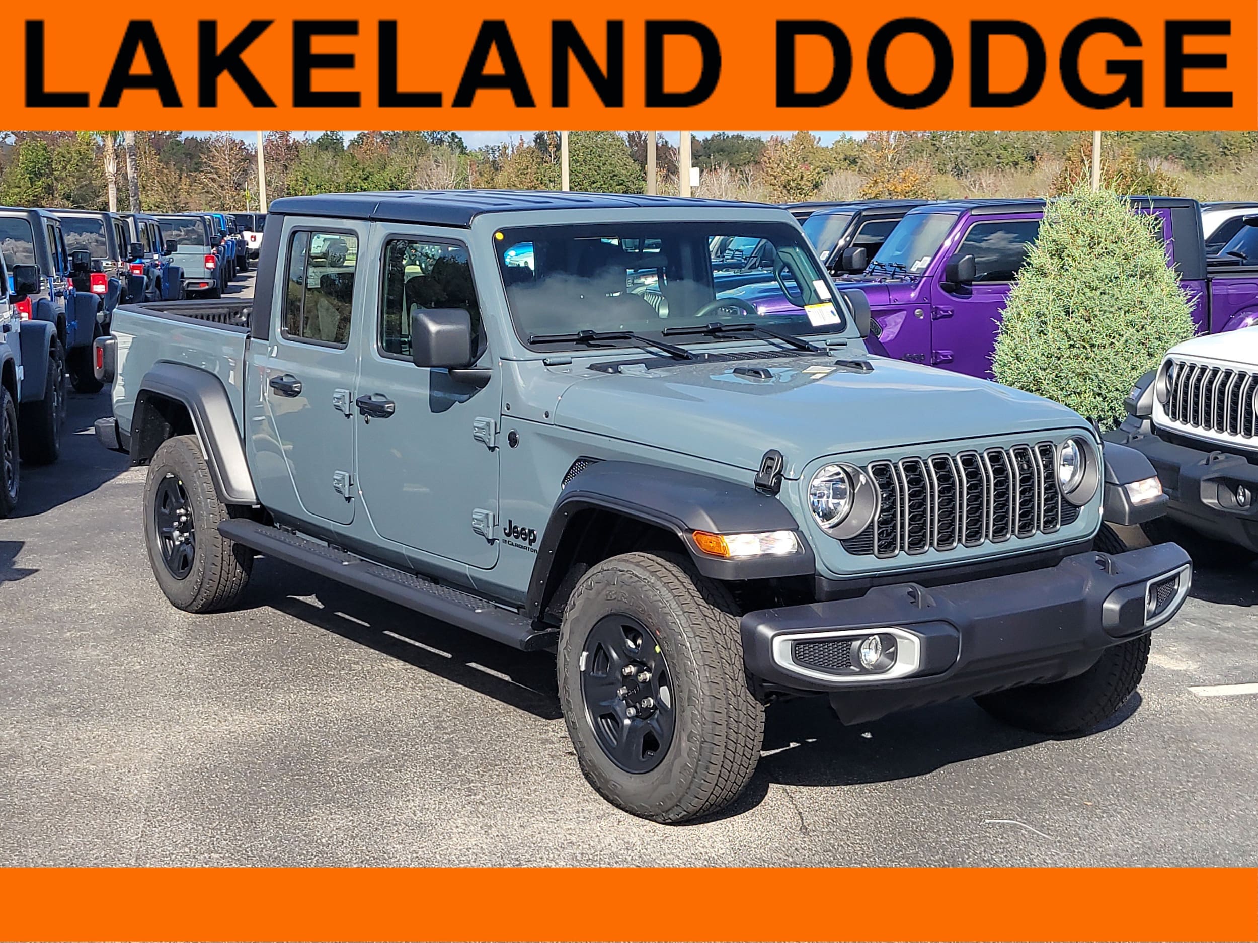 2026 Jeep Gladiator Sport's photo