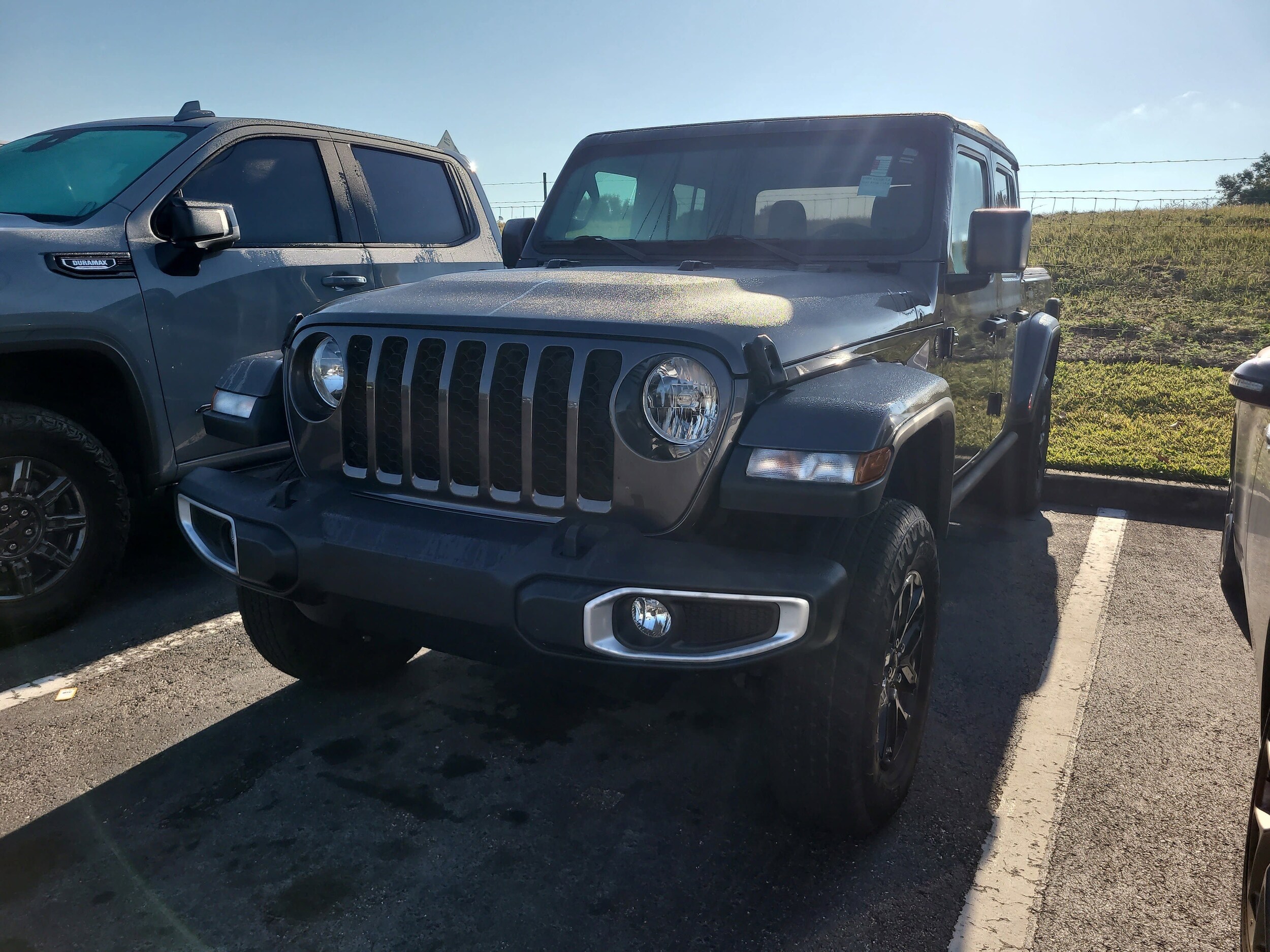 2023 Jeep Gladiator Sport S photo 3