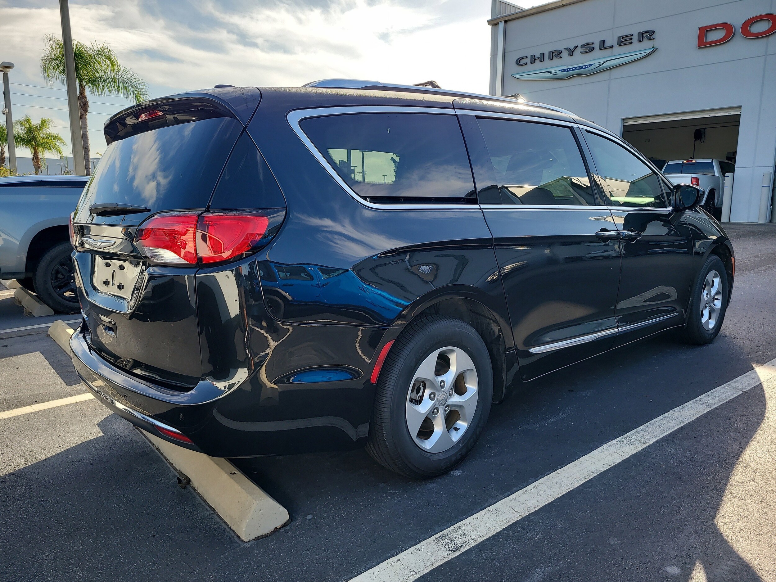 2017 Chrysler Pacifica Touring Plus photo 4