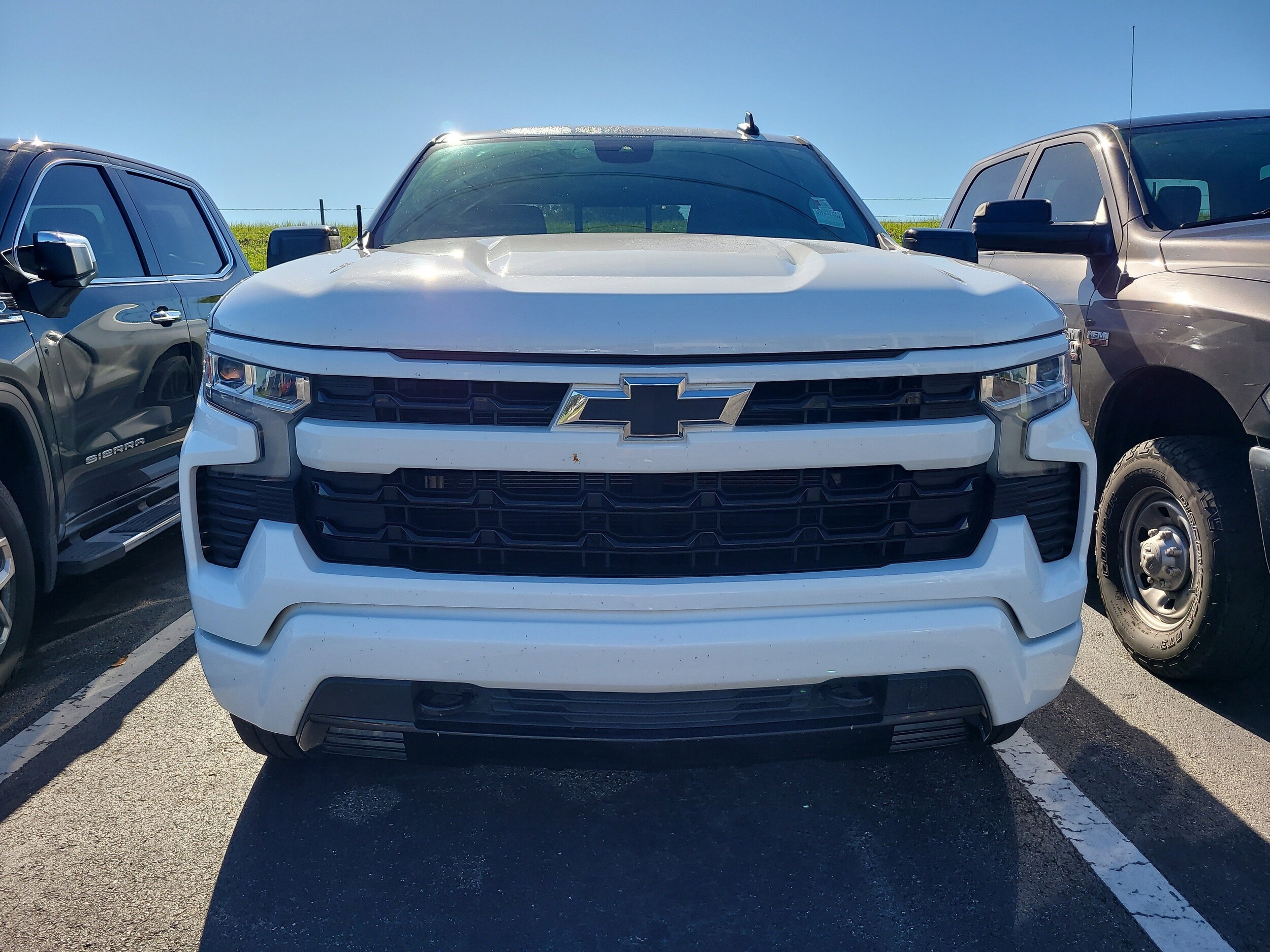 2023 Chevrolet Silverado 1500 RST photo 2