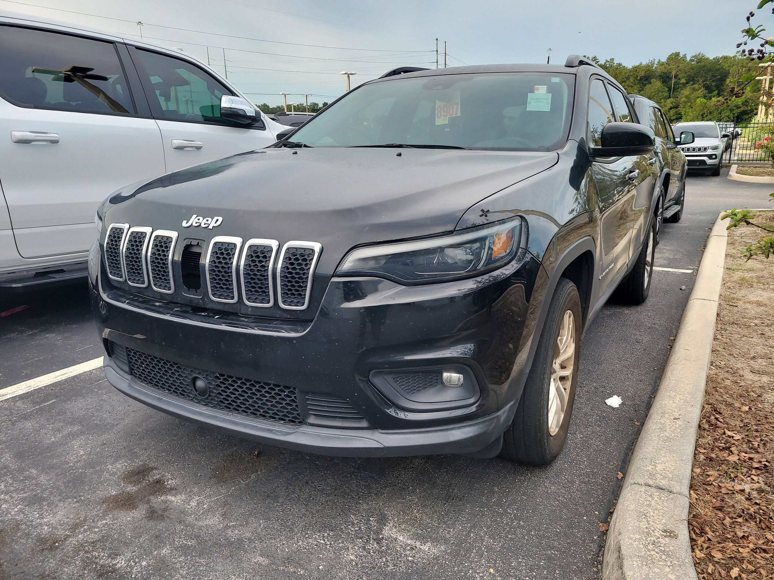 2022 Jeep Cherokee Latitude Lux photo 3