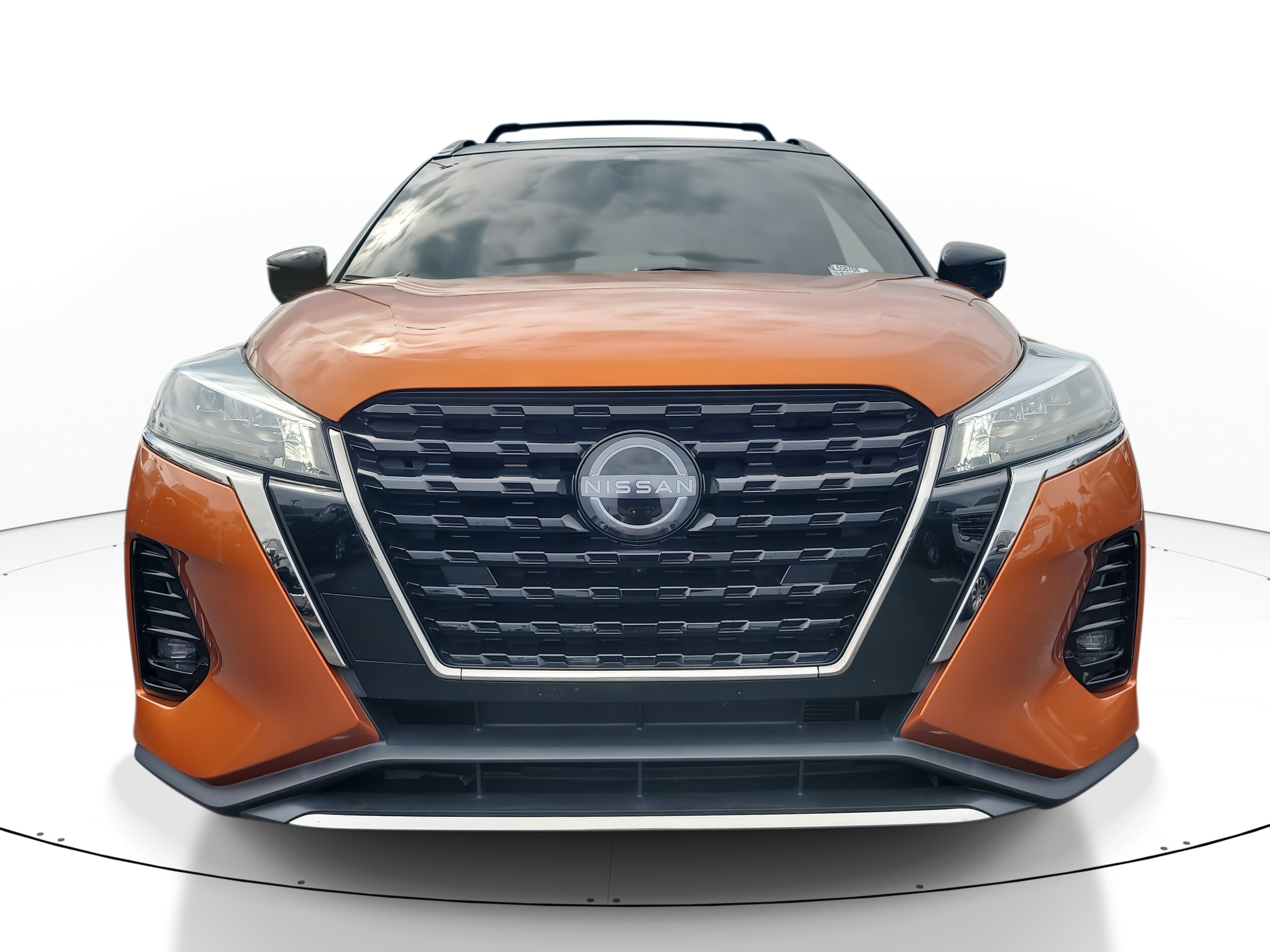 2022 Nissan Kicks SR photo 2