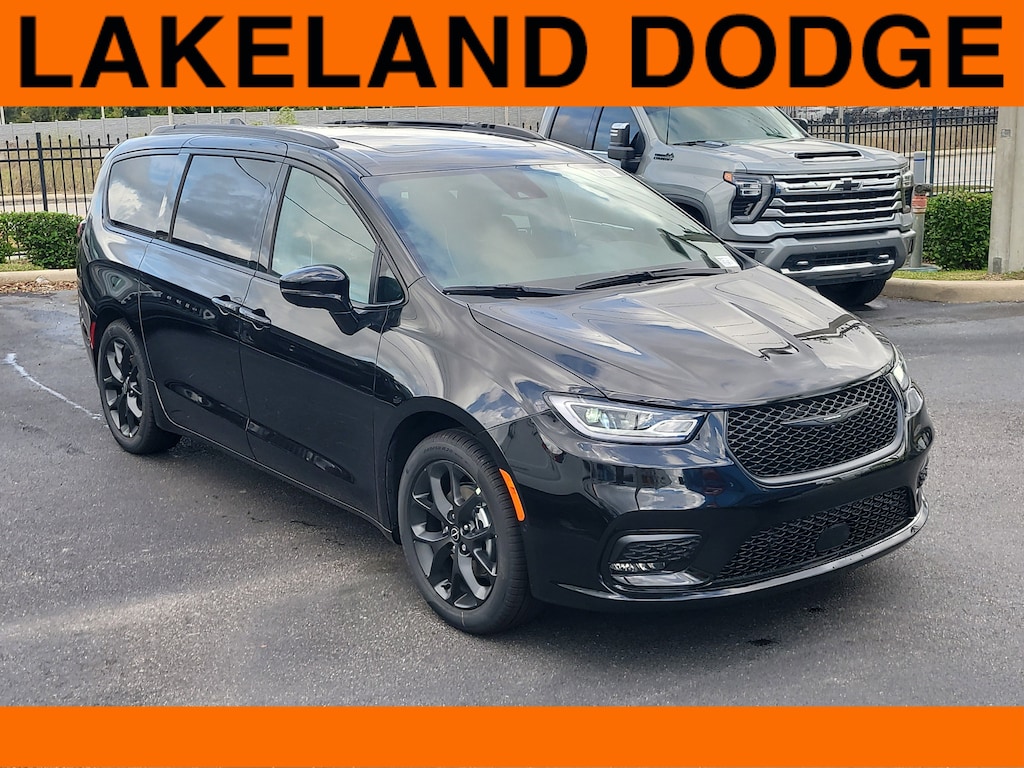 New 2026 Chrysler Pacifica LIMITED Passenger Van