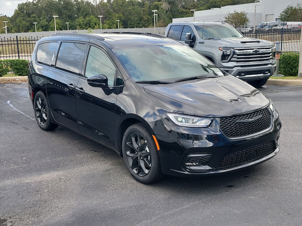 New 2026 Chrysler Pacifica LIMITED Passenger Van