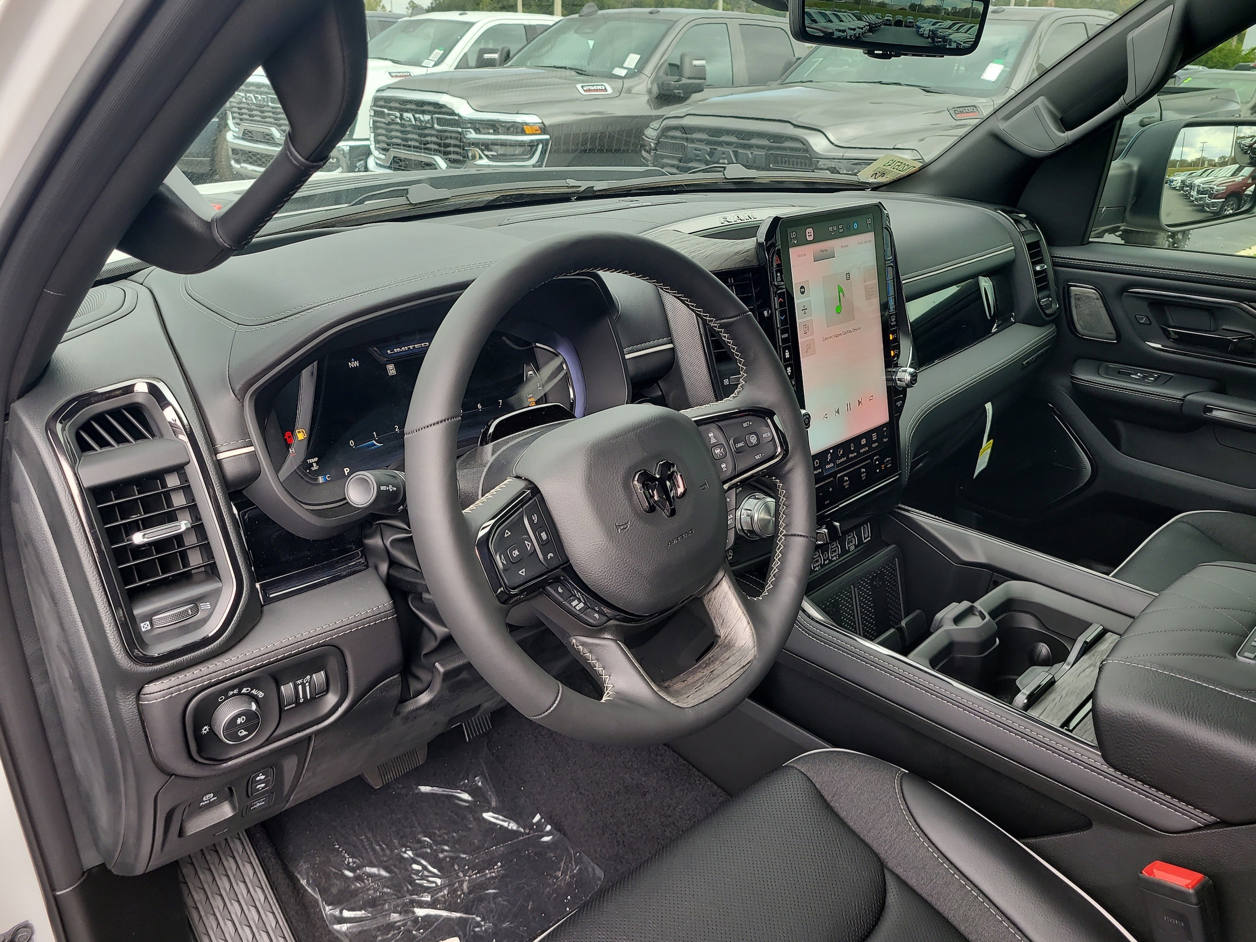 2026 RAM 1500 Limited - Photo 14