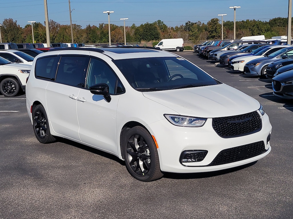 New 2026 Chrysler Pacifica LIMITED Passenger Van