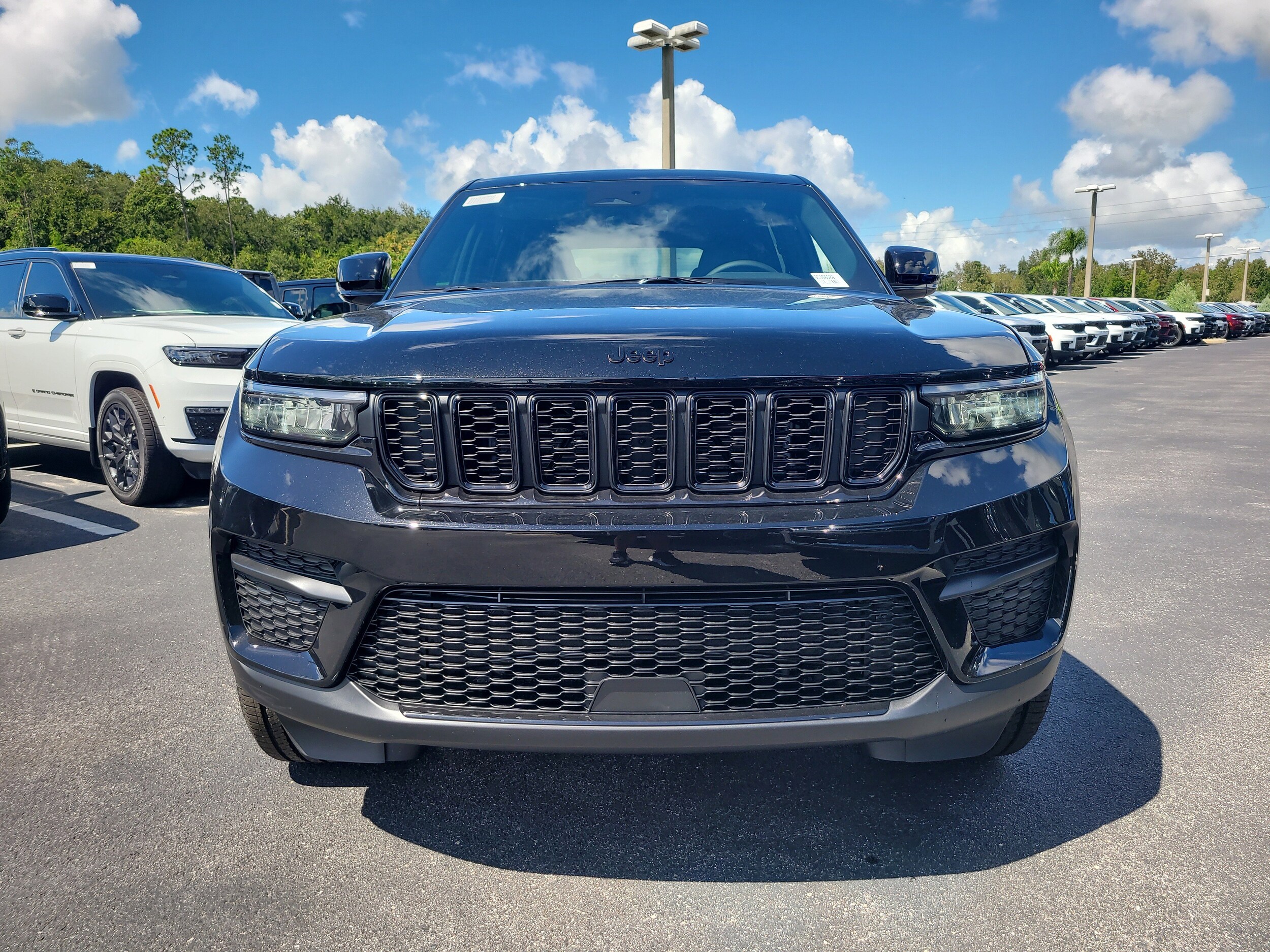 2025 Jeep Grand Cherokee Altitude photo 3