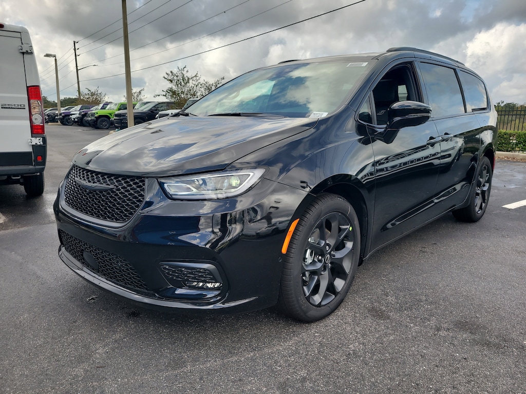 New 2026 Chrysler Pacifica LIMITED Passenger Van