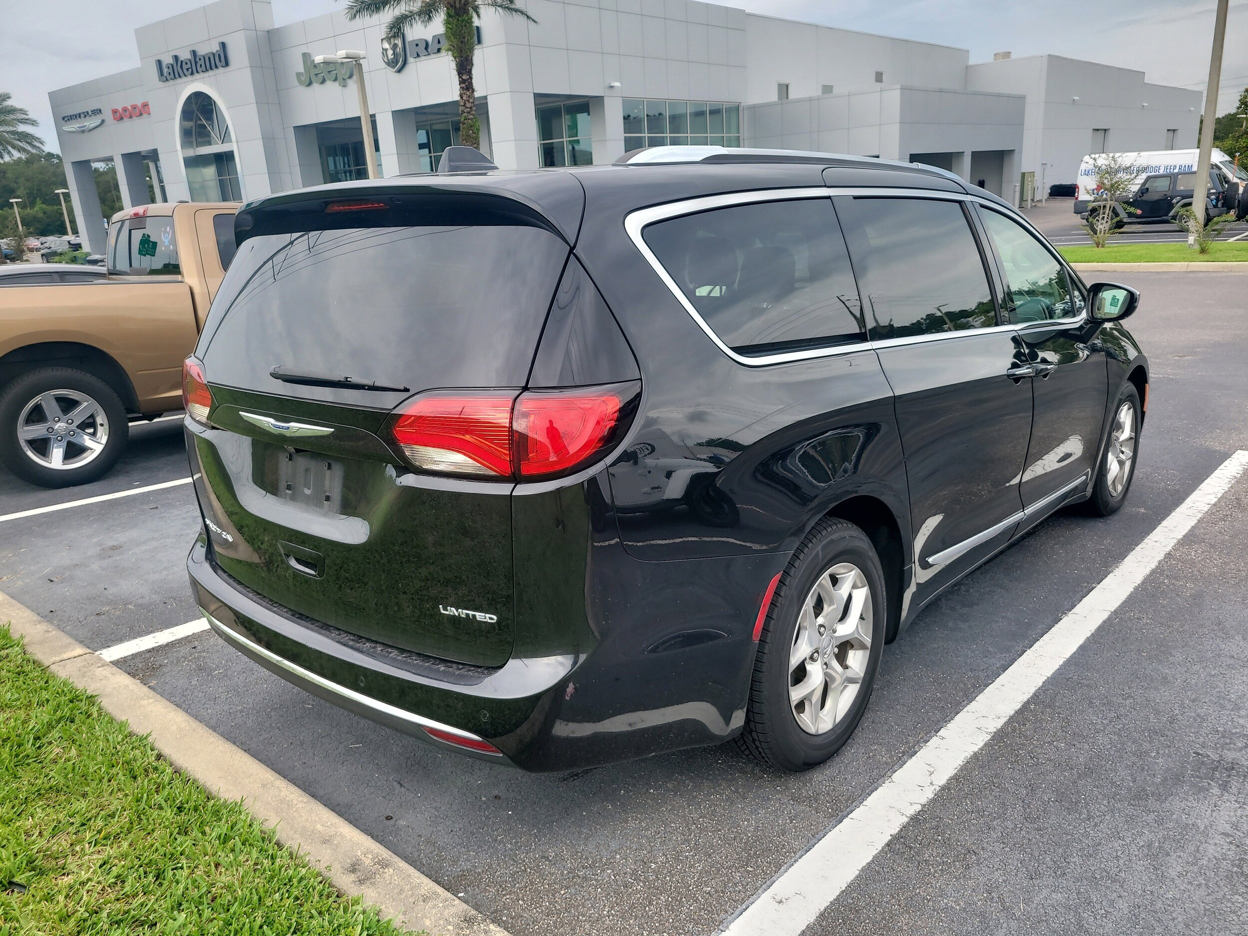 2019 Chrysler Pacifica Limited photo 4