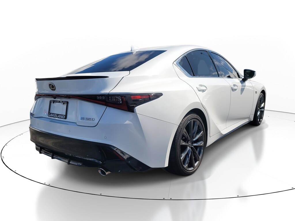 2023 Lexus IS 350 F SPORT photo 4