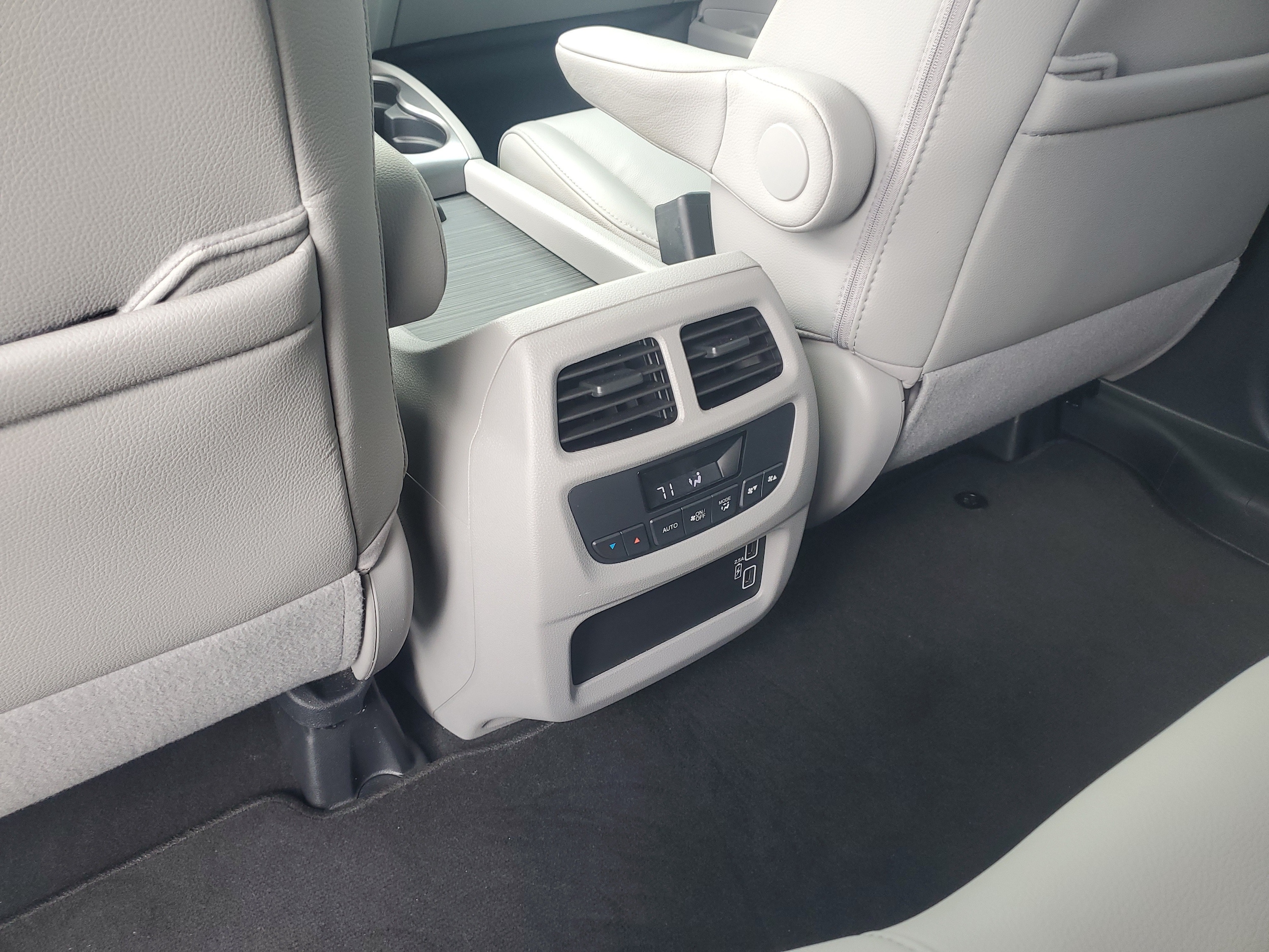 2020 Honda Pilot EX-L - Photo 13
