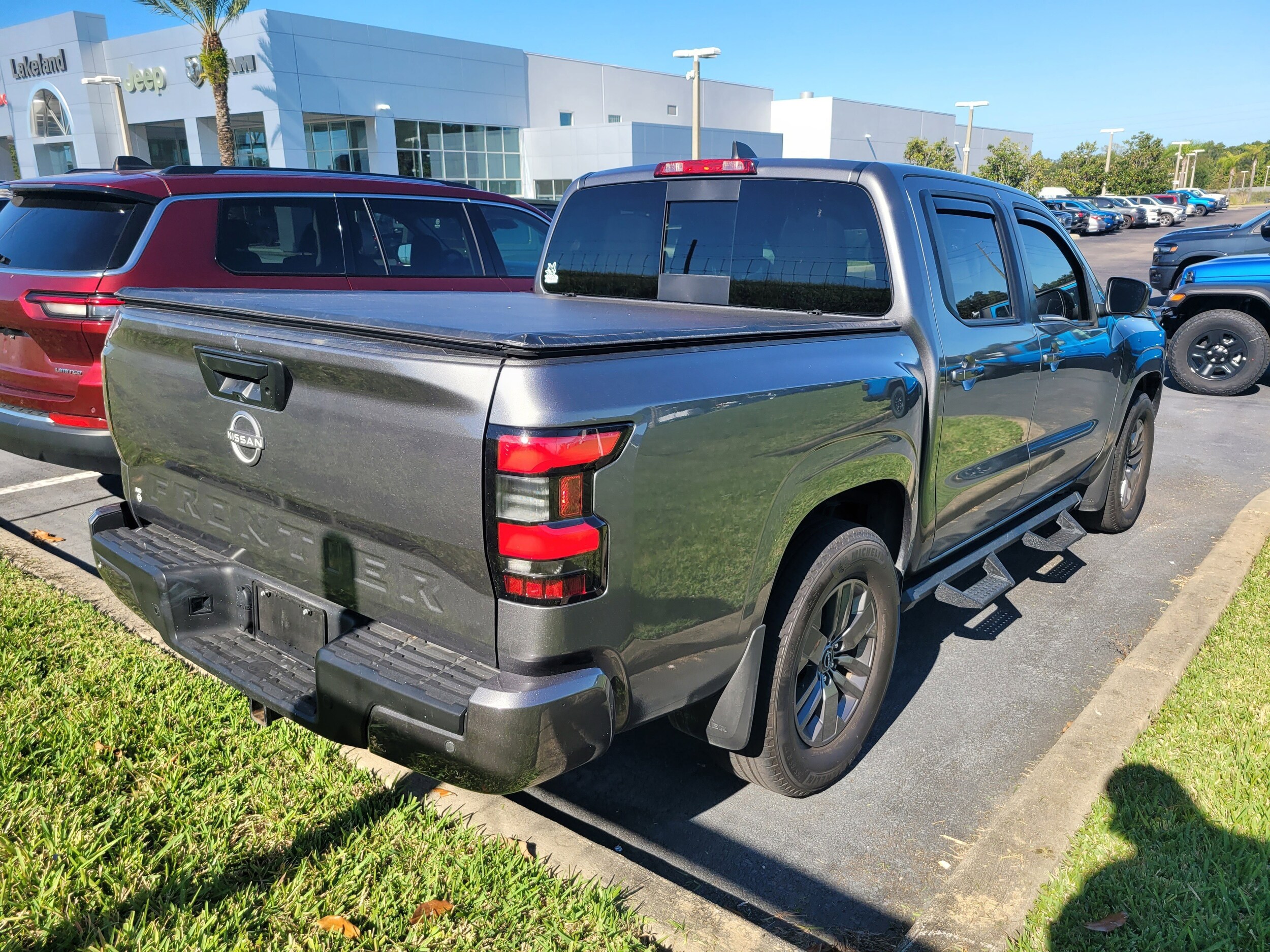 2025 Nissan Frontier SV photo 3