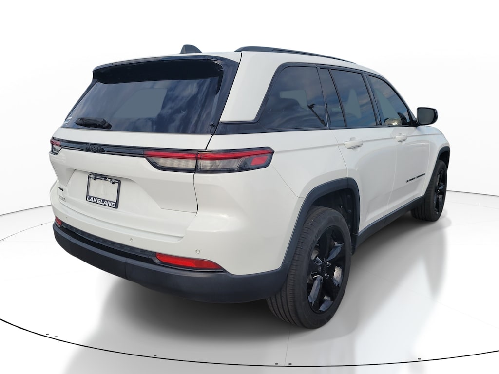 Used 2022 Jeep Grand Cherokee Laredo SUV