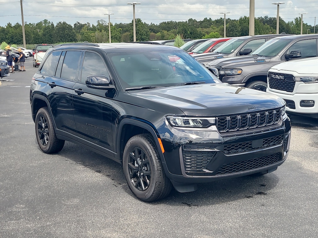 New 2026 Jeep Grand Cherokee LAREDO ALTITUDE 4X2 Sport Utility