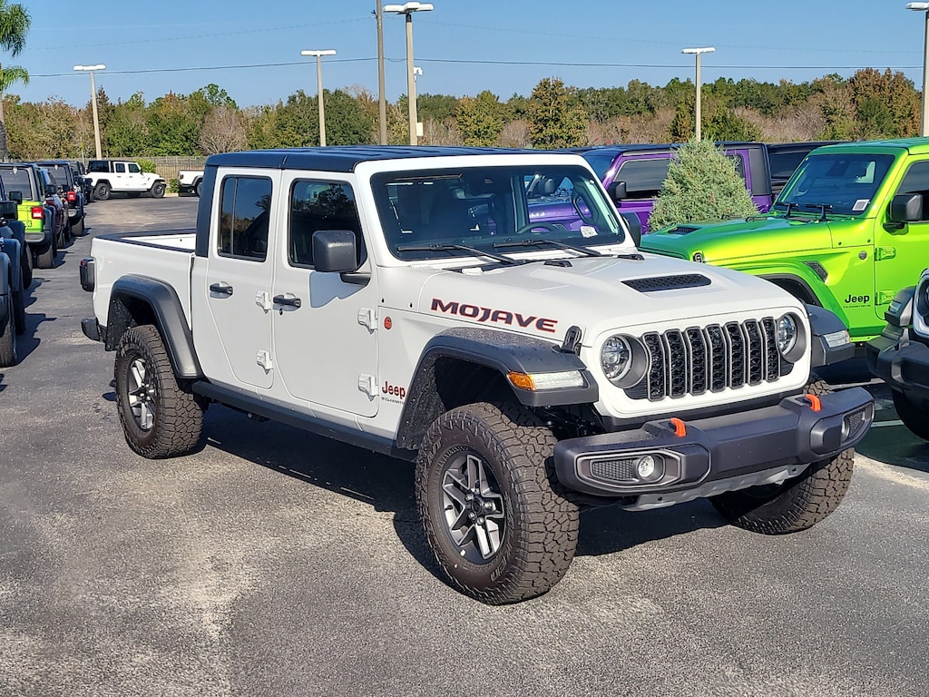New 2025 Jeep Gladiator MOJAVE 4X4 Pickup