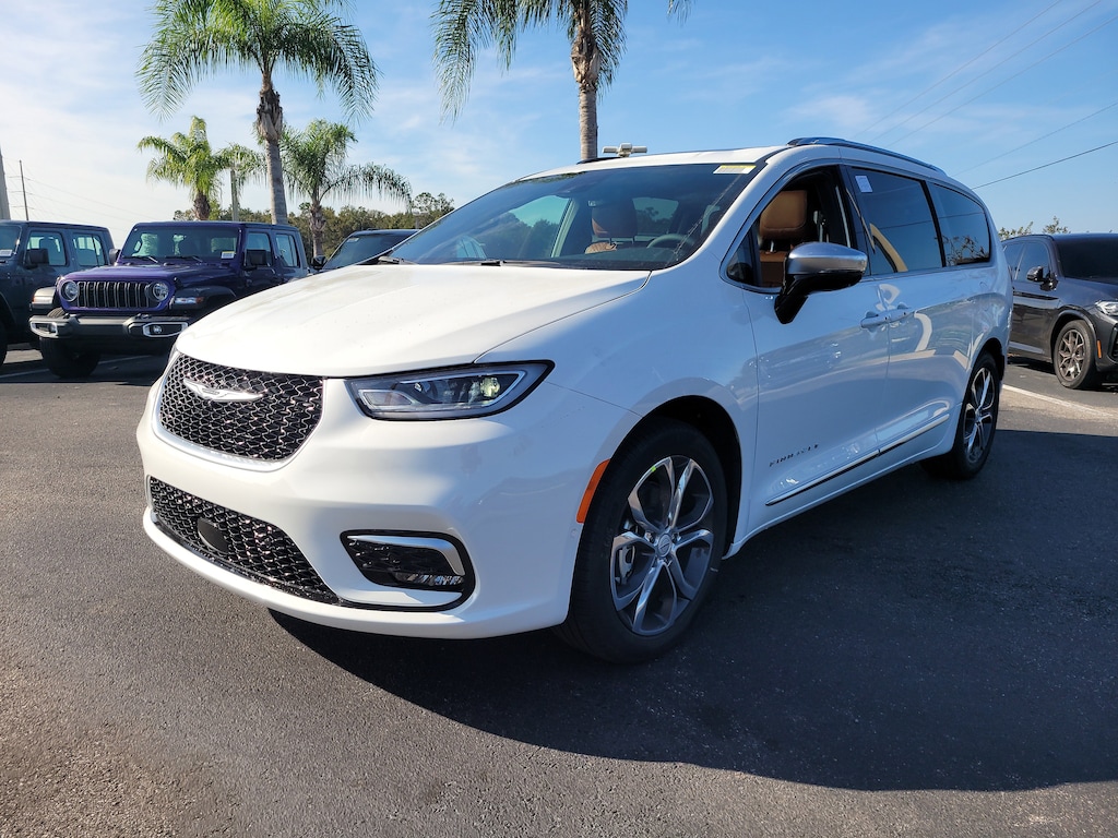 New 2026 Chrysler Pacifica PINNACLE Passenger Van