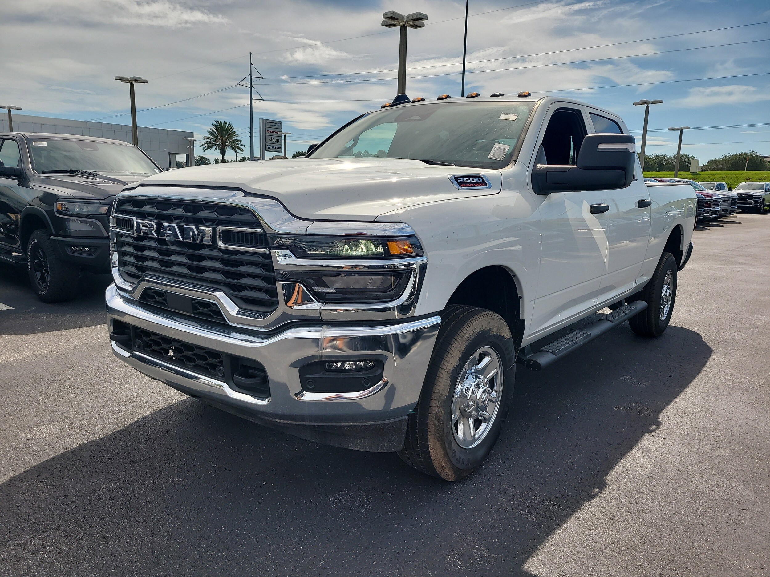2025 Ram 2500 Tradesman photo 4