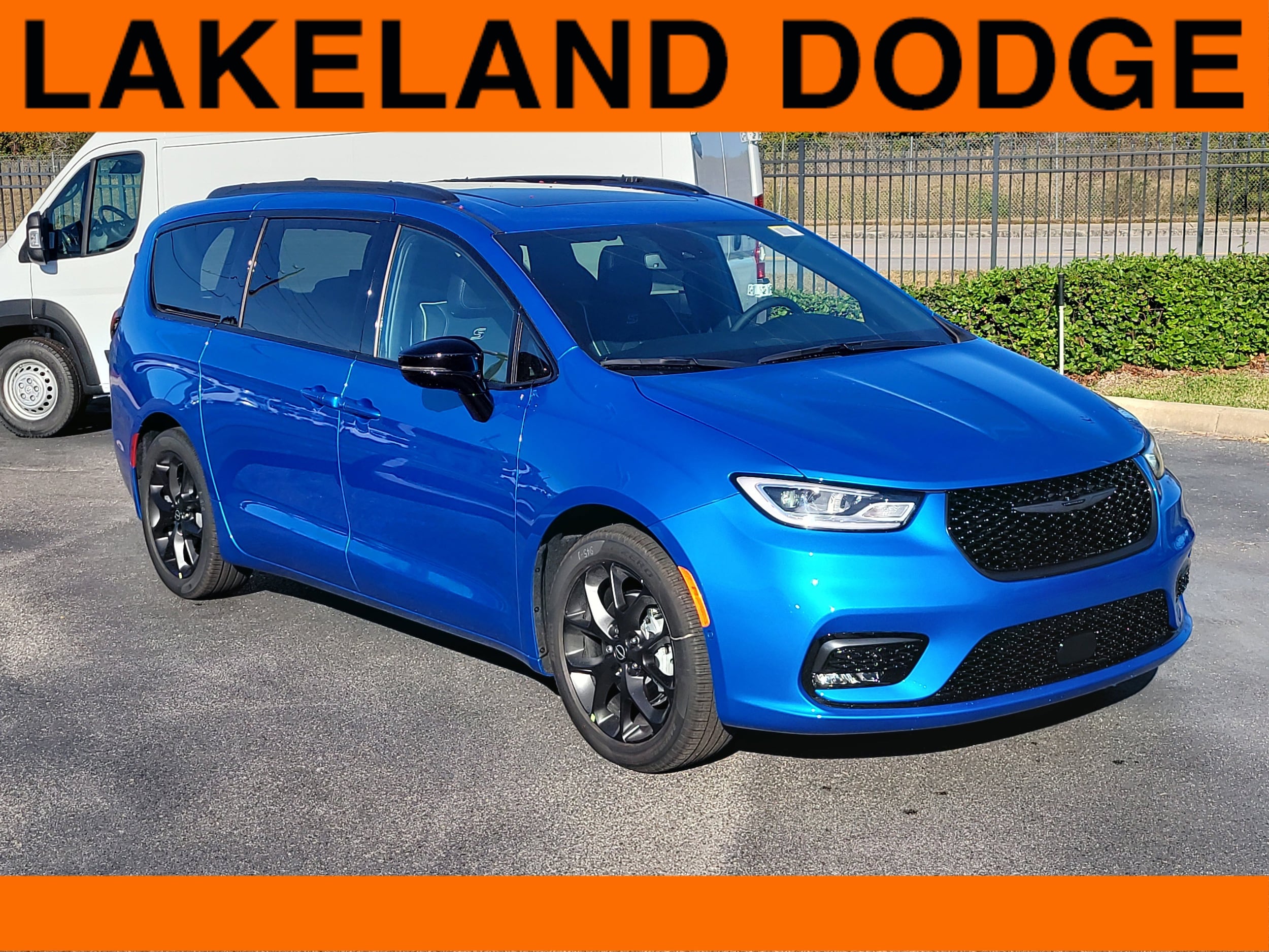 2026 Chrysler Pacifica Limited's photo