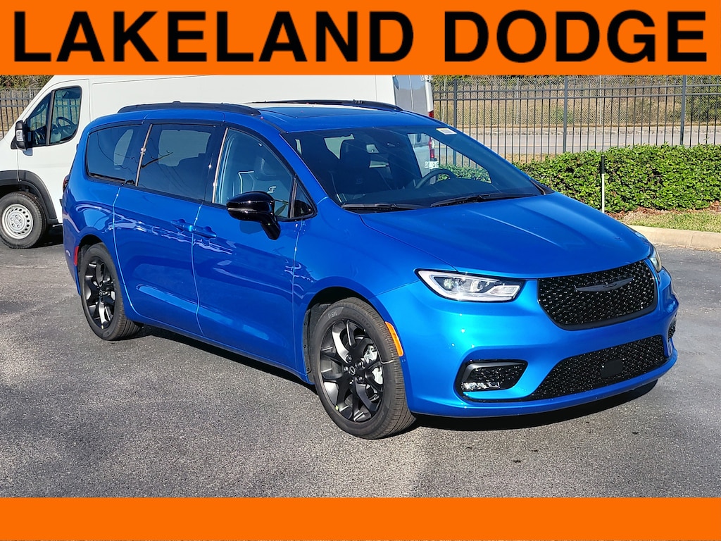 New 2026 Chrysler Pacifica LIMITED Passenger Van