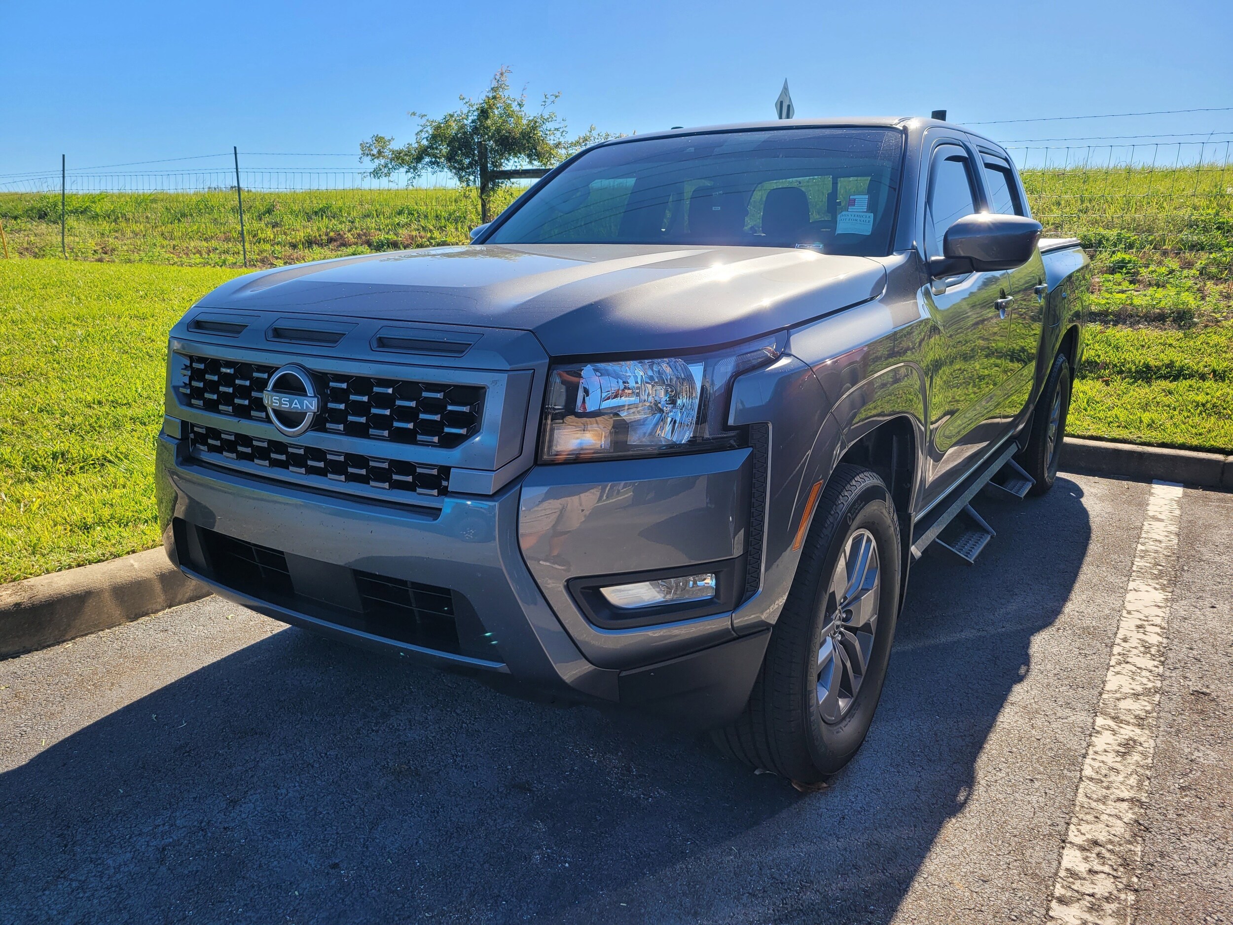 2025 Nissan Frontier SV photo 2