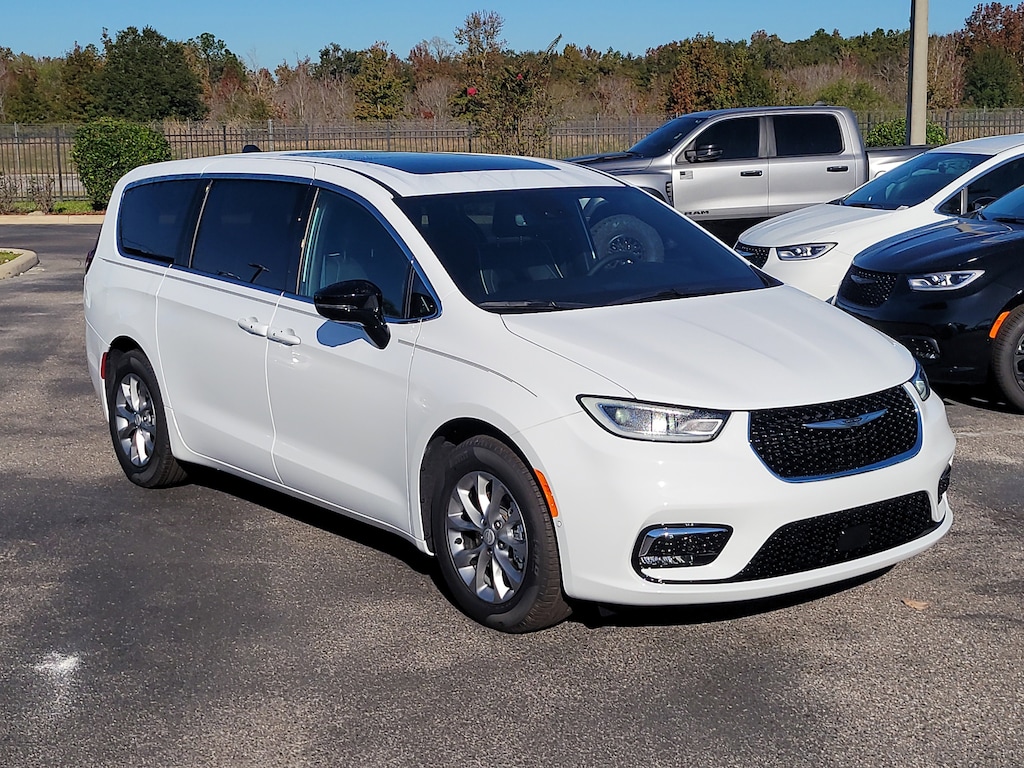 New 2026 Chrysler Pacifica LIMITED Passenger Van