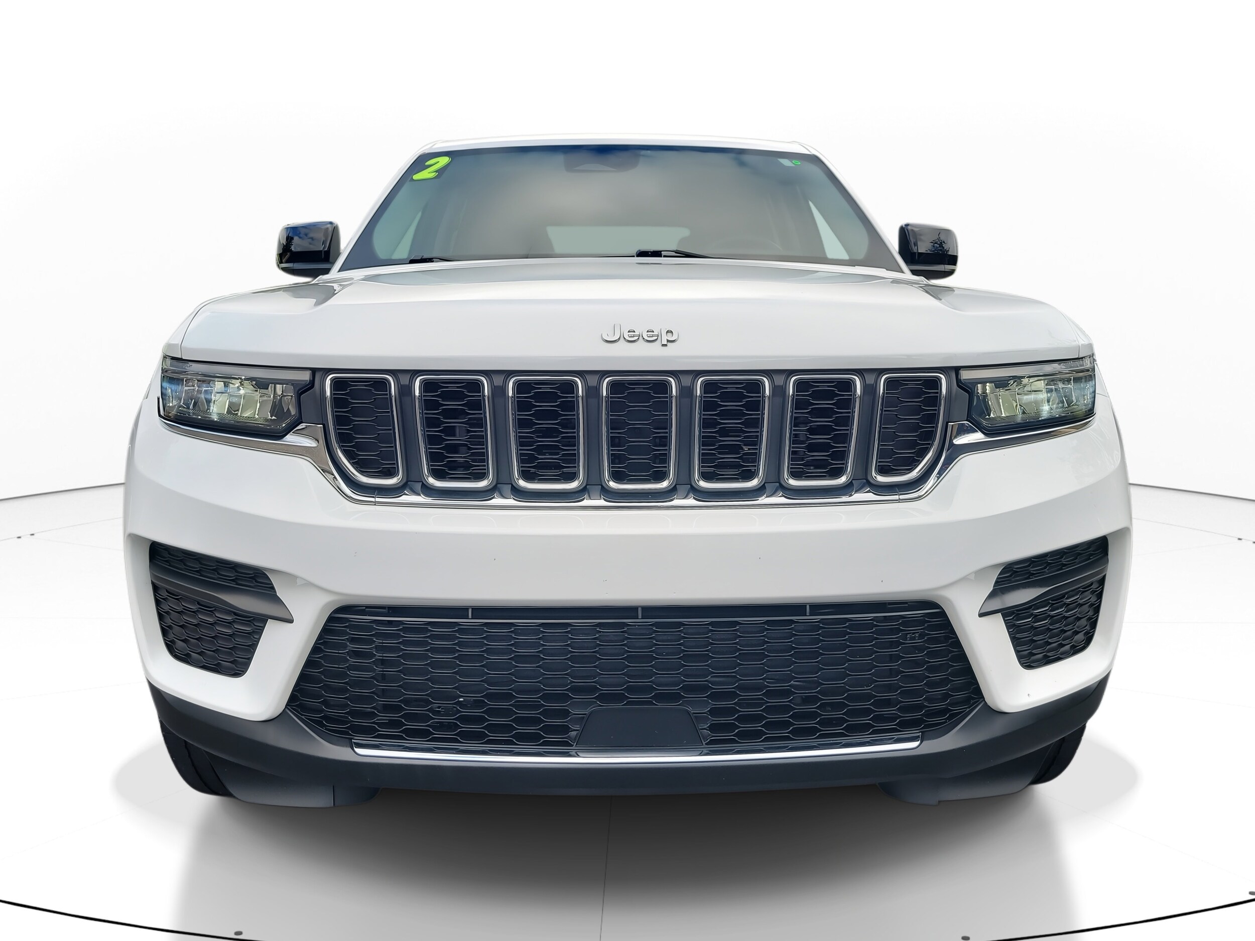 2022 Jeep Grand Cherokee Laredo photo 2