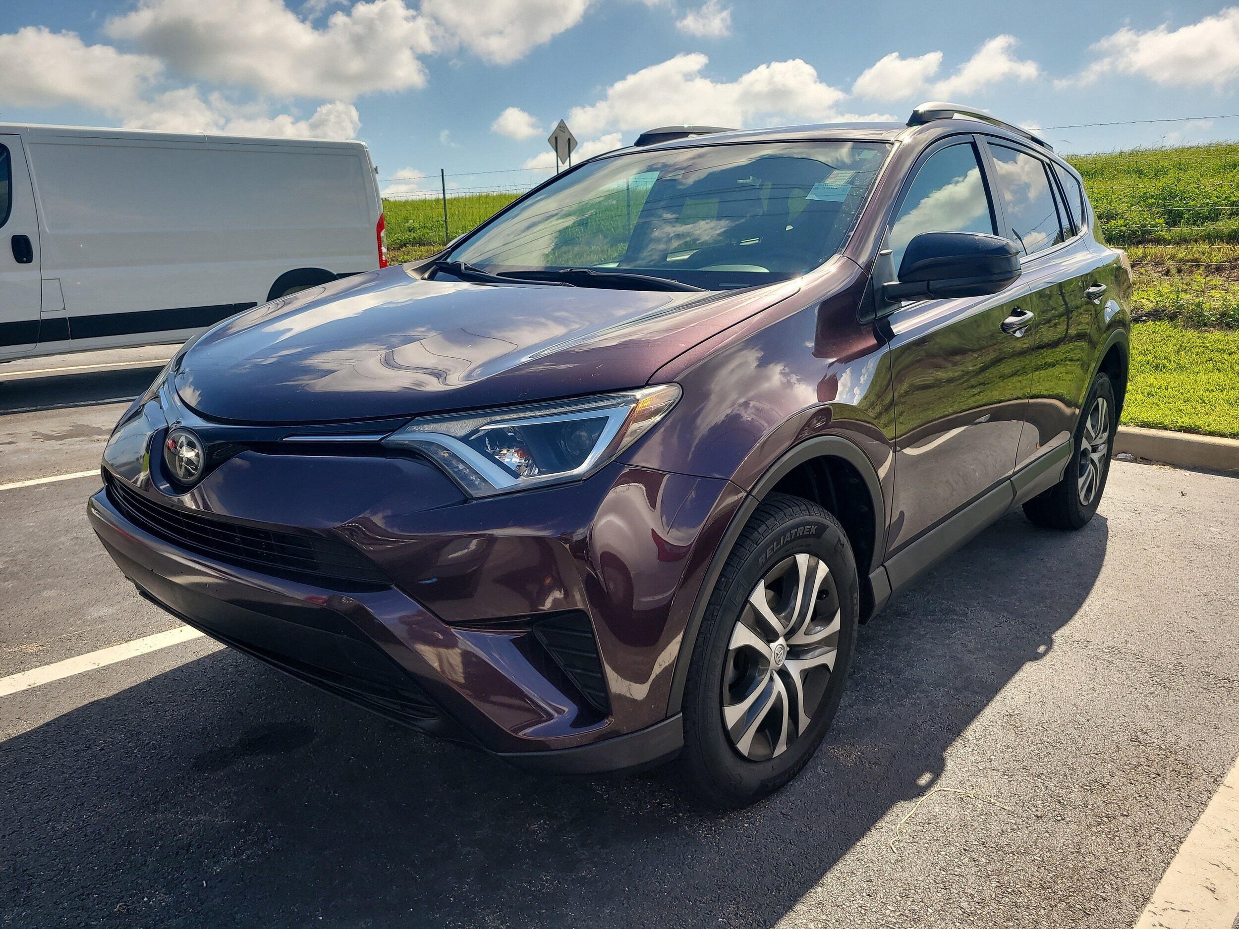 2018 Toyota RAV4 LE photo 3