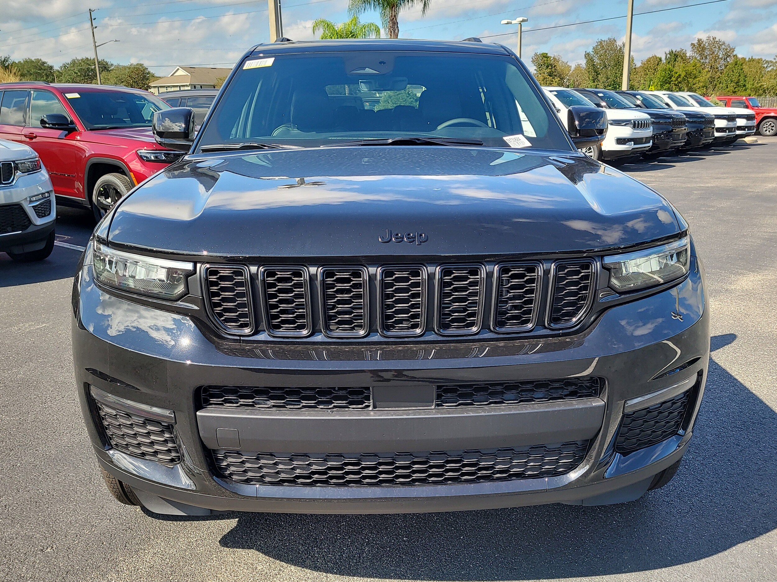 2025 Jeep Grand Cherokee Limited photo 2