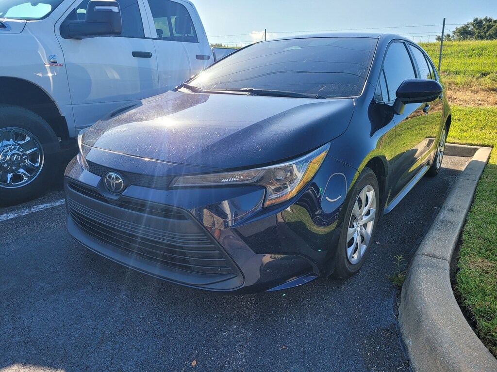 2023 Toyota Corolla LE photo 3