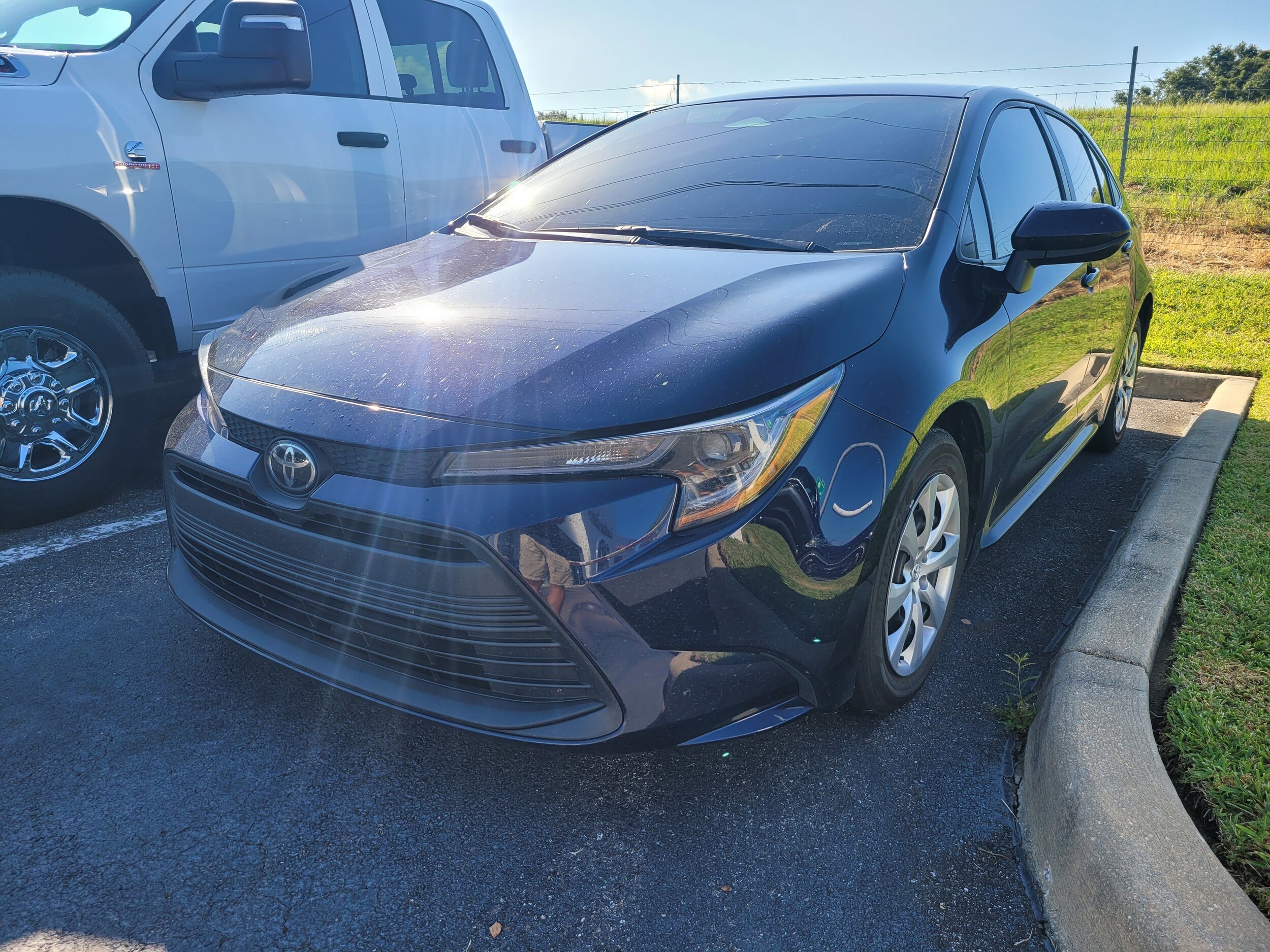 2023 Toyota Corolla LE photo 3