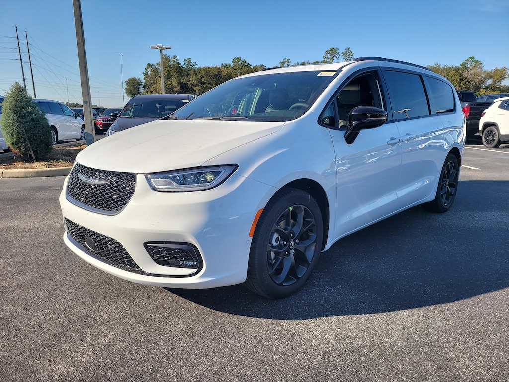 New 2026 Chrysler Pacifica LIMITED Passenger Van