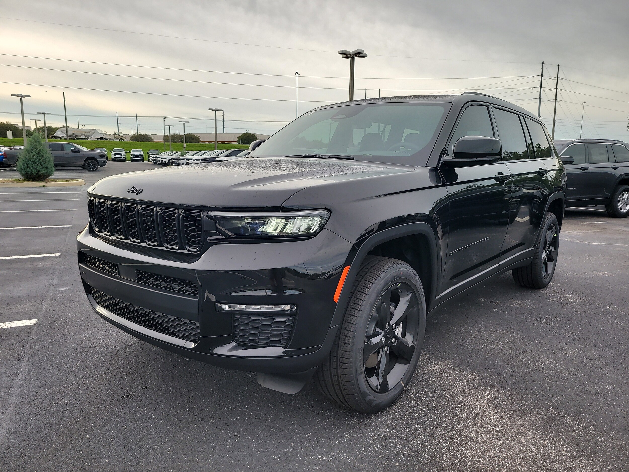 2025 Jeep Grand Cherokee Limited photo 4