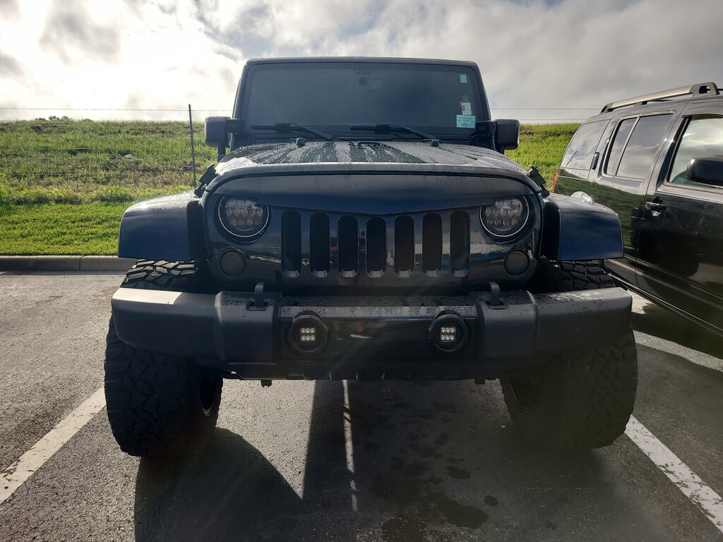 2016 Jeep Wrangler Unlimited Sahara photo 2