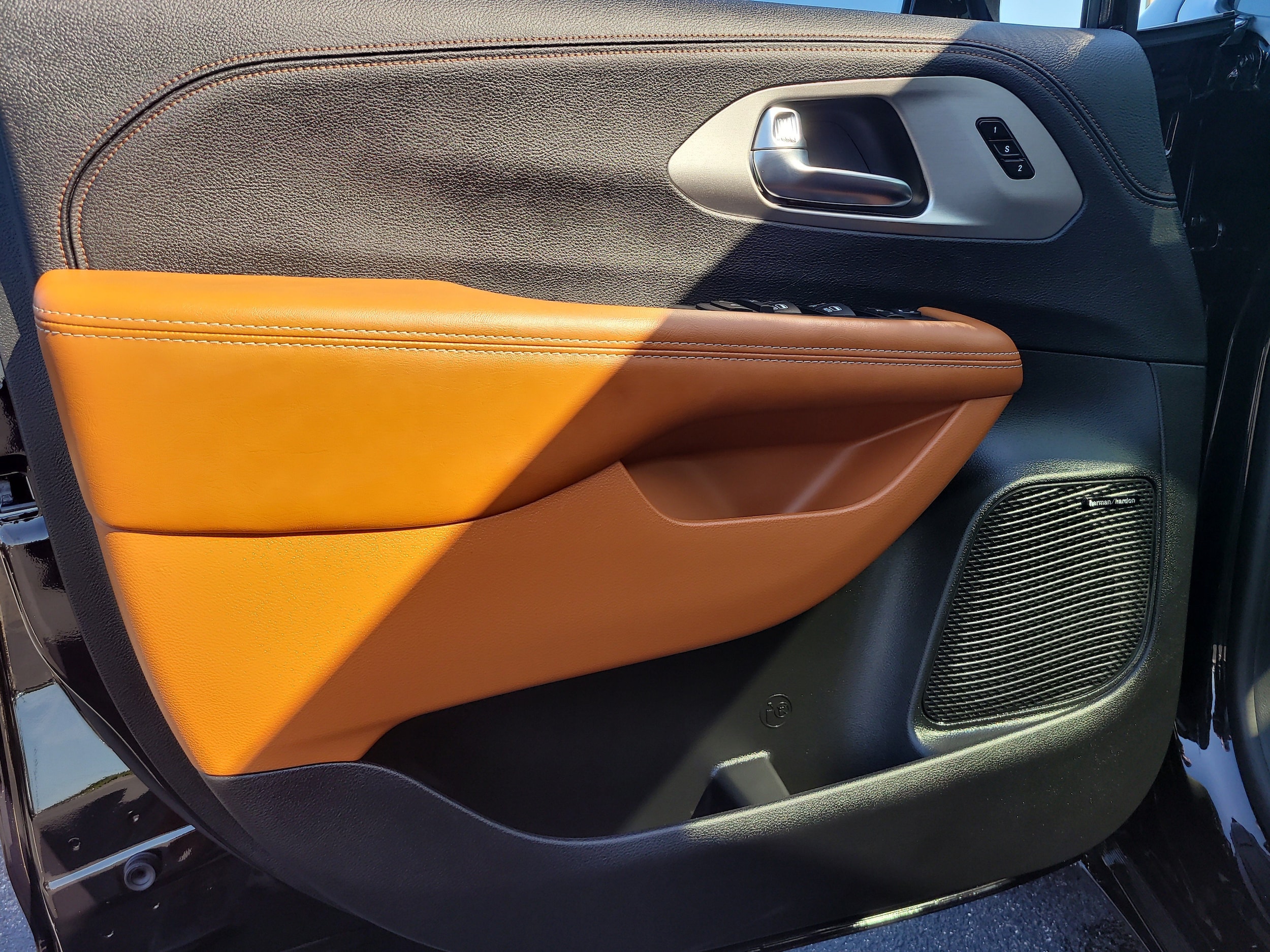 2026 Chrysler Pacifica Pinnacle - Photo 14
