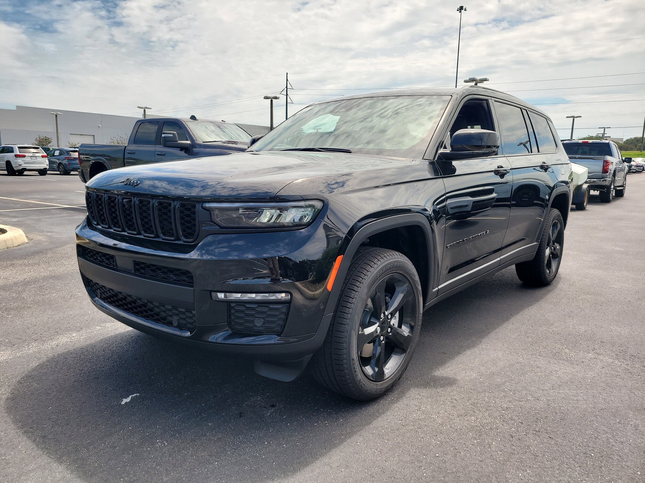 2025 Jeep Grand Cherokee Limited photo 3